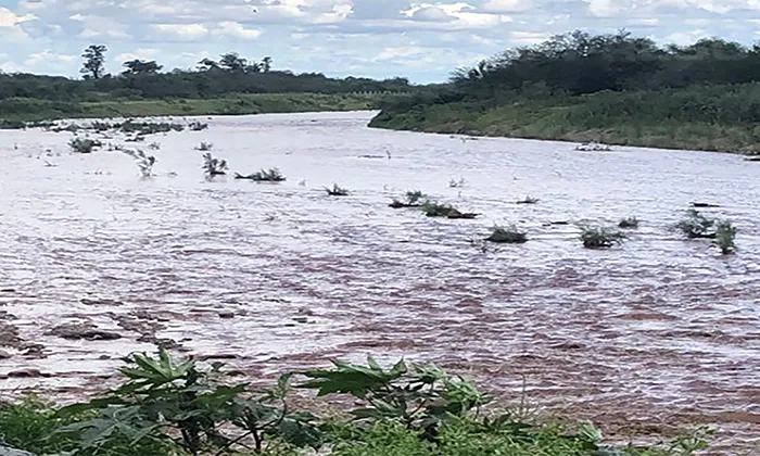 Crecida de río San Miguel deja sin agua a hermosillenses en más de 60 colonias