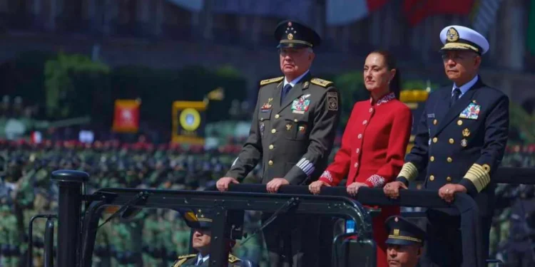 Claudia Sheinbaum encabeza desfile militar del 216 aniversario de la Independencia