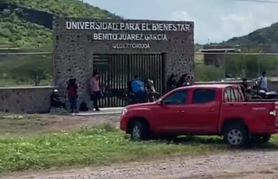 Protestan por falta de aire y agua en Universidad Benito Juárez de Etchojoa