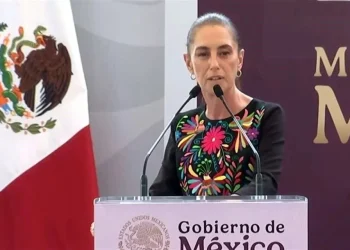 Critica Sheinbaum, otra vez, a conservadores, Fox…