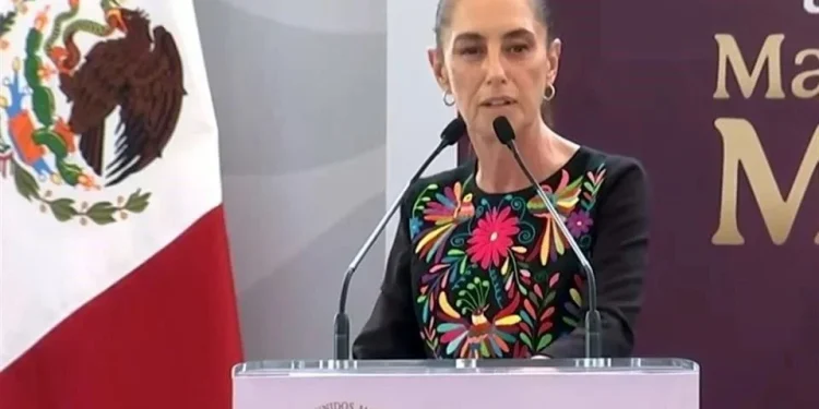 Critica Sheinbaum, otra vez, a conservadores, Fox…