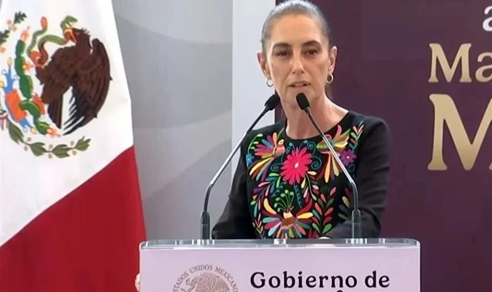 Critica Sheinbaum, otra vez, a conservadores, Fox…