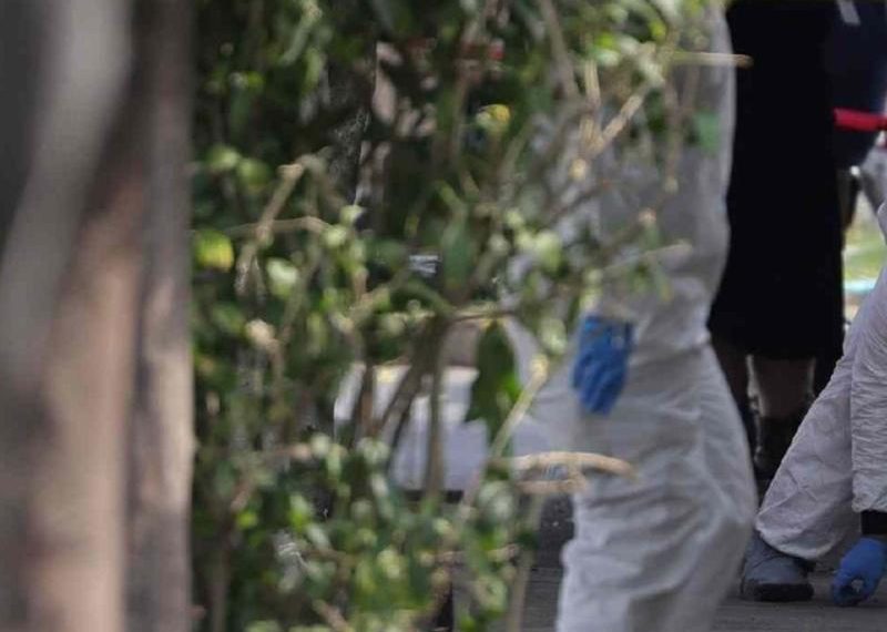 Agente de la AMIC se pega tiro en la cara frente a su esposa
