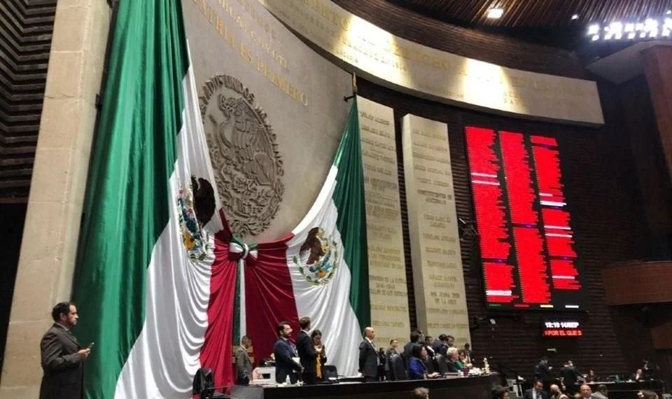 Posponen en Cámara discusión de ‘Ley antimemes’