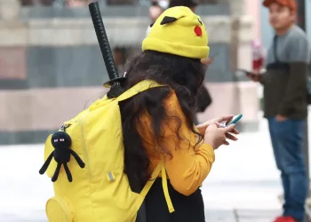 SEP prohíbe celulares en Educación Básica; Bachillerato a criterio de comunidad educativa