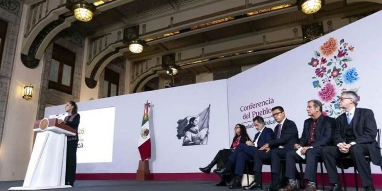 Apunta Claudia Sheinbaum a factureras; congela sueldos de altos mandos