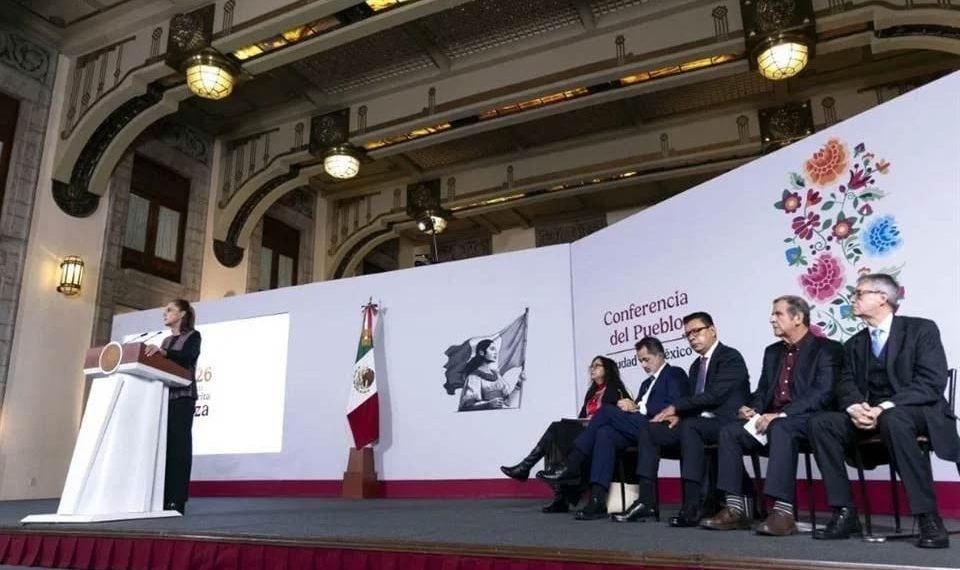 Apunta Claudia Sheinbaum a factureras; congela sueldos de altos mandos