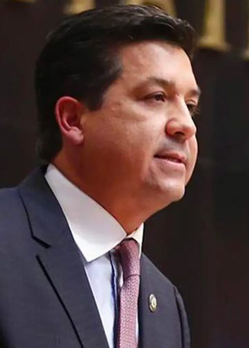 Exsecretaria revela que Cabeza de Vaca le ordenó dar contratos a Carmona
