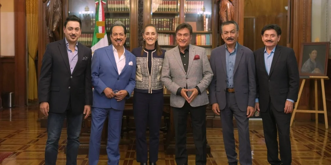 Sheinbaum recibe a Los Tigres del Norte en Palacio Nacional