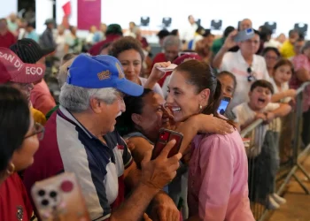 Sheinbaum: es falso que programas sociales endeuden al país