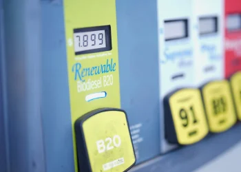 Precios del petróleo se disparan 3% por conflicto en Medio Oriente; Brent alcanza los 108 dólares