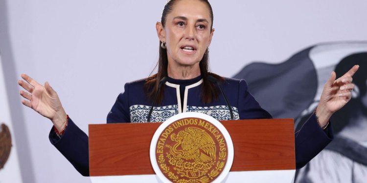 Sheinbaum critica a medios y cuestiona postura sobre el INE