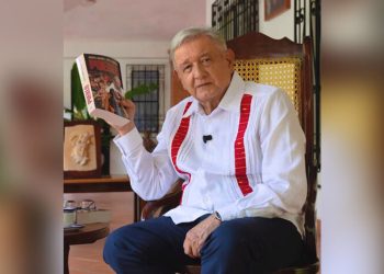 AMLO reaparece y presenta su nuevo libro “Pueblo”
