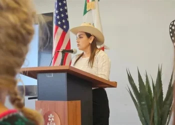 Viaja Quiroz a EU para reunirse con migrantes y empresarios
