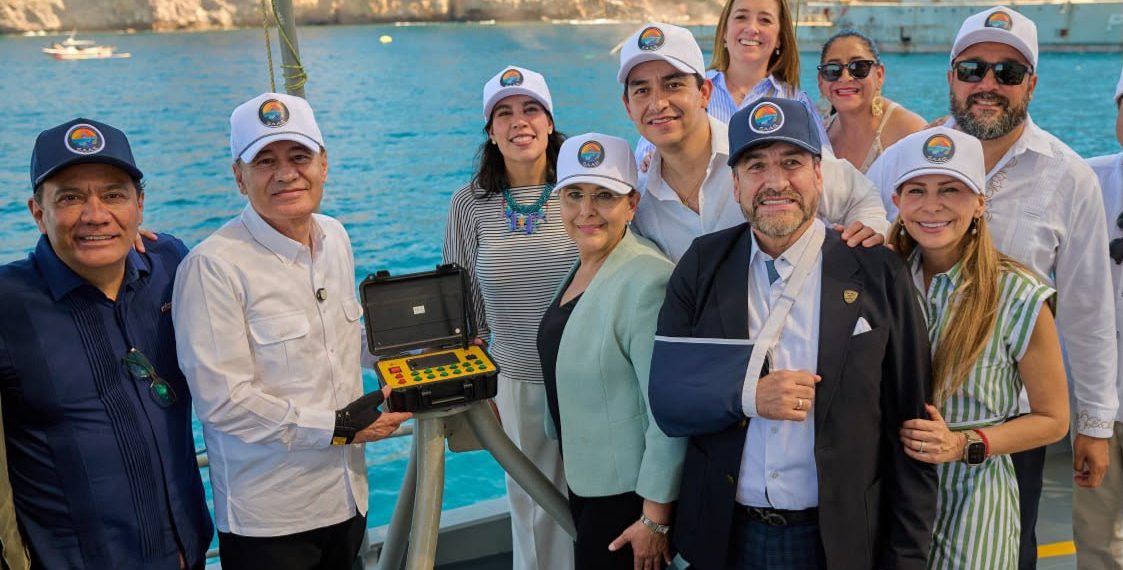 Gobernador Durazo reúne al sector turístico nacional y fortalece Sistema Arrecifal con hundimiento de ex buque