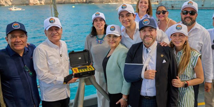 Gobernador Durazo reúne al sector turístico nacional y fortalece Sistema Arrecifal con hundimiento de ex buque