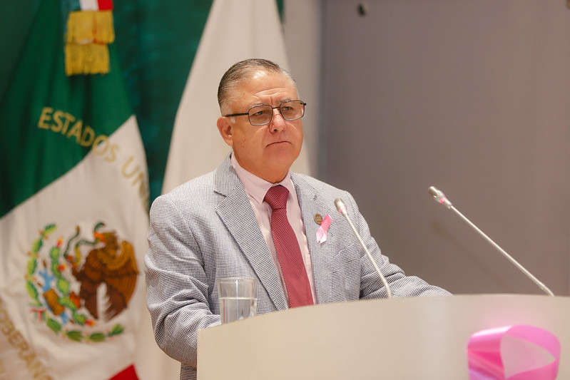 Atención preferencial a personas adultas mayores que llevan a cabo trámites y servicios en línea, propone Rubén González