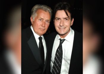 Vuelve a la televisión junto a su padre