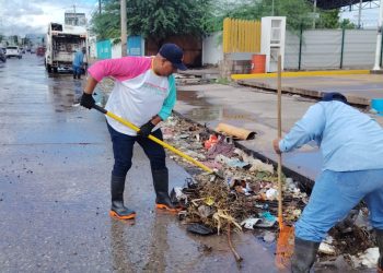 Mantienen limpieza de canales y arroyos en temporada de lluvias