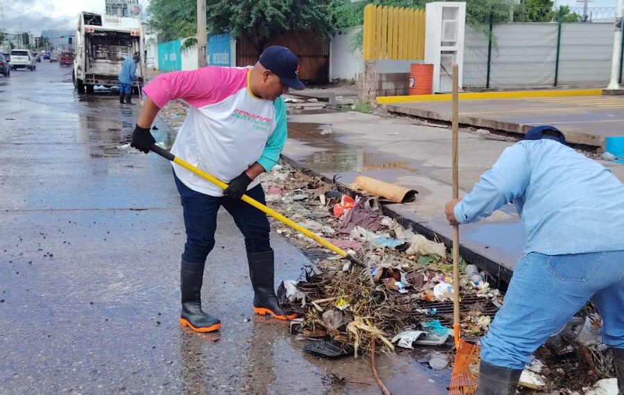 Mantienen limpieza de canales y arroyos en temporada de lluvias