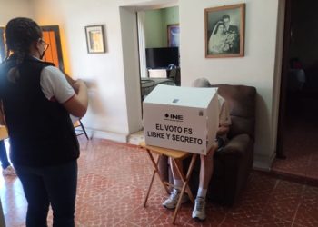 Personas imposibilitadas físicamente y su persona cuidadora pueden votar de forma anticipada