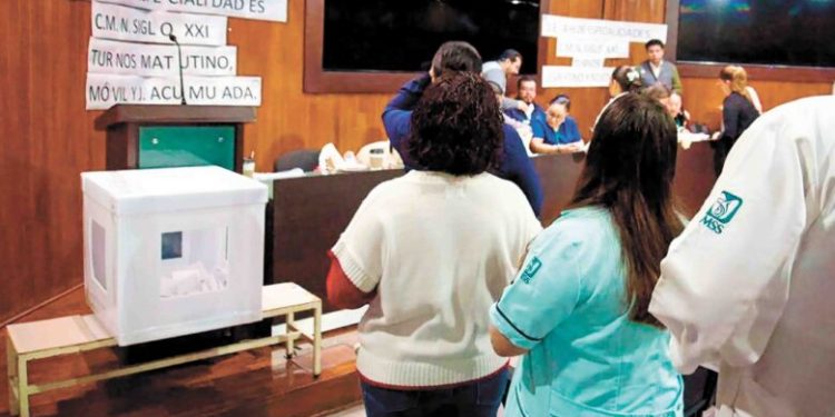 Acepta Sindicato del IMSS derrota