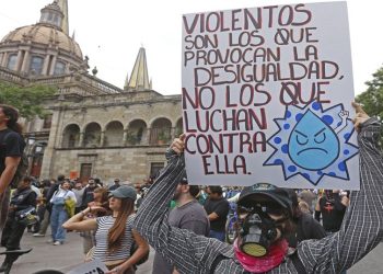 Segunda mega marcha por agua contaminada en Jalisco deja cinco personas detenidas