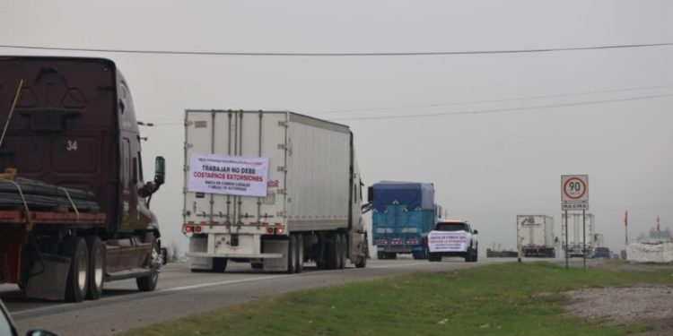 Se manifiestan transportistas en 19 estados