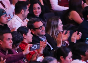 Andy López Beltrán reaparece en festejo por los XV años de Morena