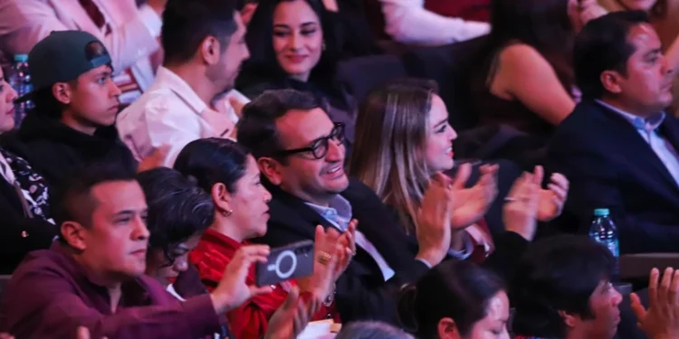 Andy López Beltrán reaparece en festejo por los XV años de Morena