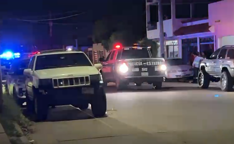 Asesinan a una mujer mientras caminaba con una menor en Cajeme