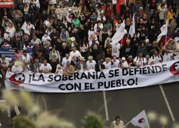 Marcha por 58 aniversario de Tlatelolco reúne a 8 mil personas; reportan 19 lesionados