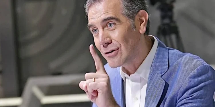 Arremete Sheinbaum contra Córdova, ahora por plaza en la UNAM