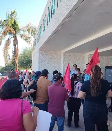 Se manifiestan en instalaciones de CFE en Las Quintas