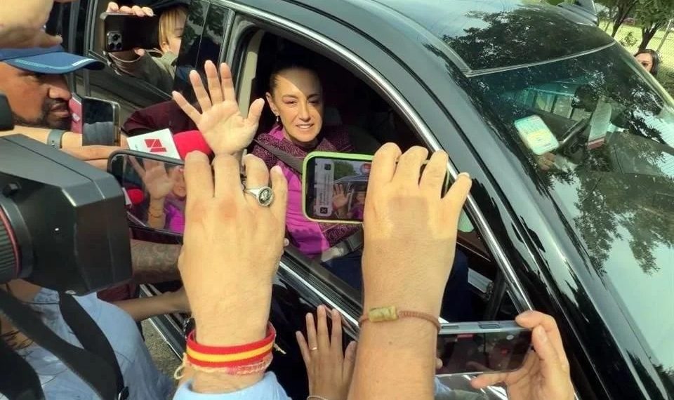 Evita Sheinbaum hablar de irregularidades en el INE