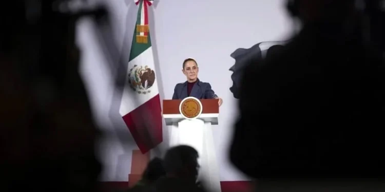 Cuestiona Sheinbaum millonario presupuesto del INE