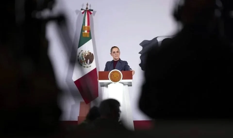Cuestiona Sheinbaum millonario presupuesto del INE