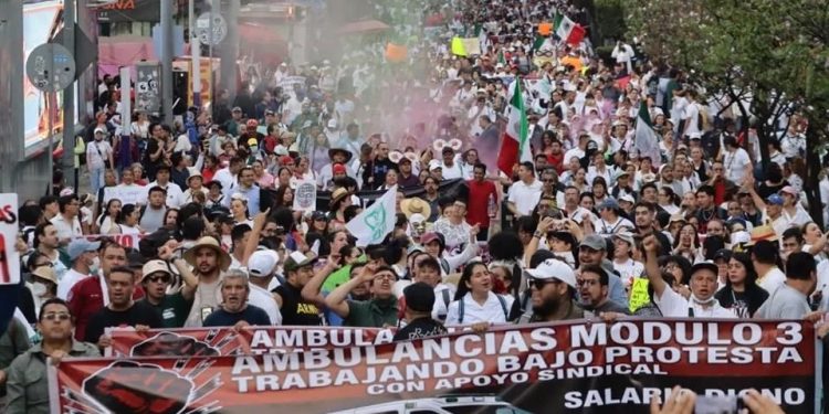 Minimiza Sheinbaum marcha del IMSS; acusa oportunismo