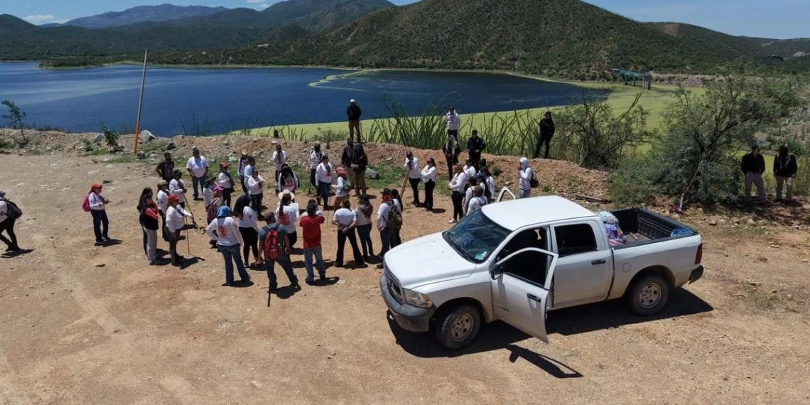 Colectivos realizan jornada de búsqueda de desaparecidos en la presa El Comaquito en Ímuris