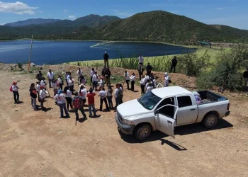 Colectivos realizan jornada de búsqueda de desaparecidos en la presa El Comaquito en Ímuris
