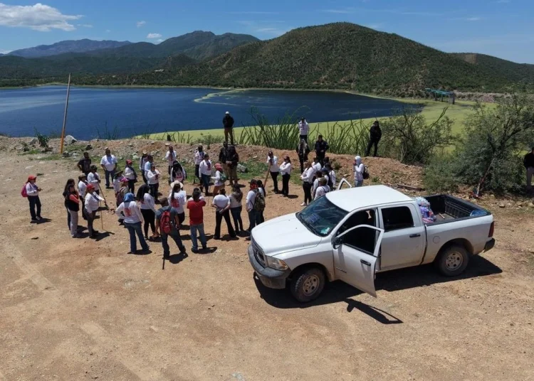 Colectivos realizan jornada de búsqueda de desaparecidos en la presa El Comaquito en Ímuris