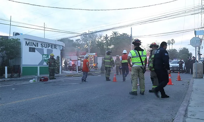 Rescatan a mujer de incendio de casa en la colonia San Benito