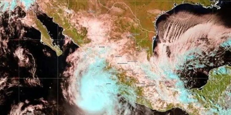 Se intensifica ‘Trudy’ a huracán categoría 2