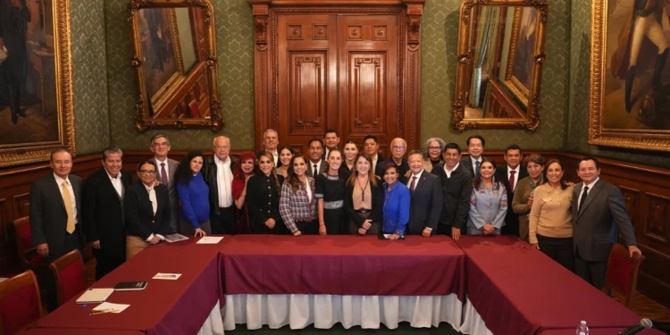 Sheinbaum revisa avances del IMSS-Bienestar con gobernadores de 24 estados