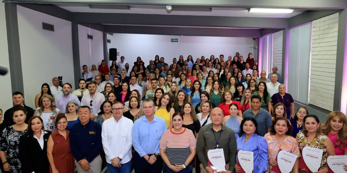 Gobierno de Sonora reconoce a personal de apoyo y asistencia a la educación: SEC