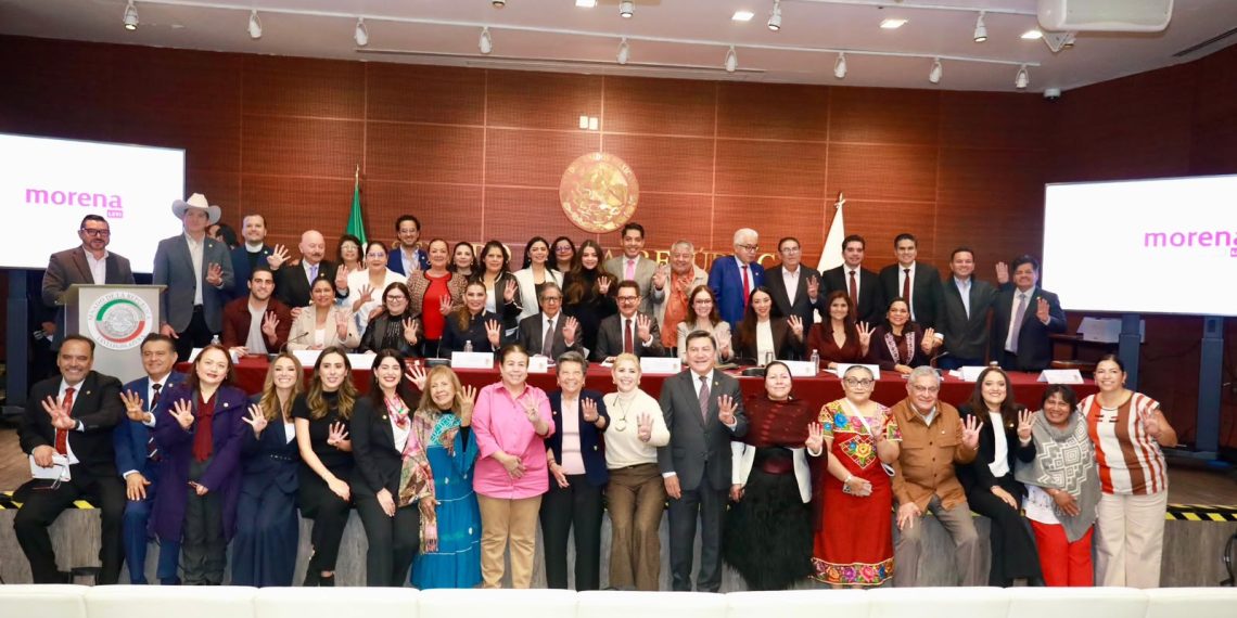 Participa Lorenia Valles en encuentro con senadoras y senadores de morena