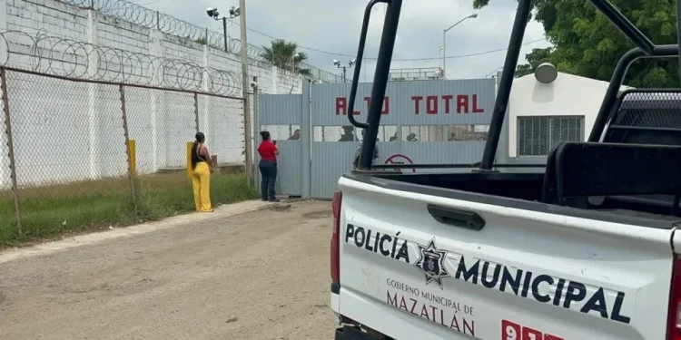 Deja 10 muertos y 16 heridos riña en penal de Mazatlán