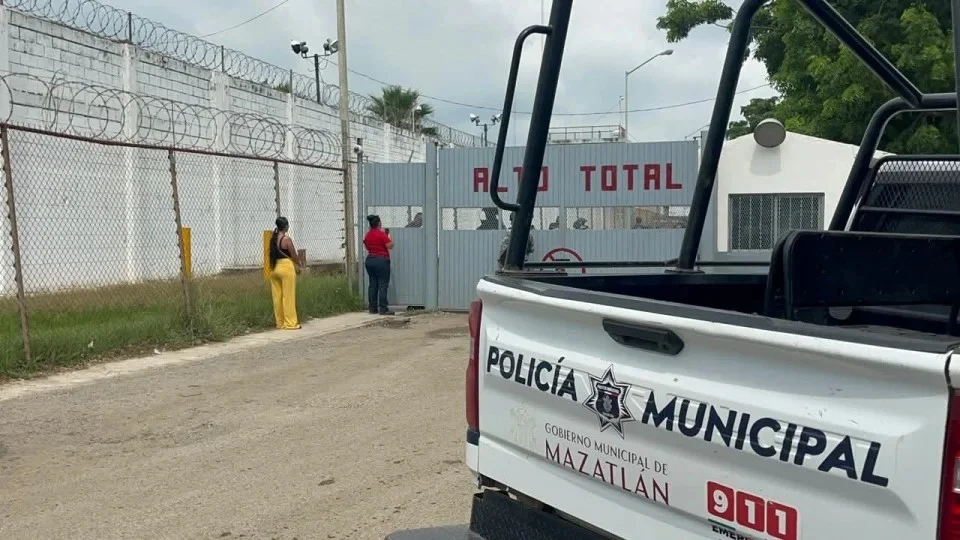 Deja 10 muertos y 16 heridos riña en penal de Mazatlán