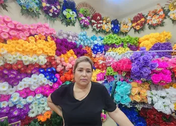 Inician ventas de artículos para coronas de muertos