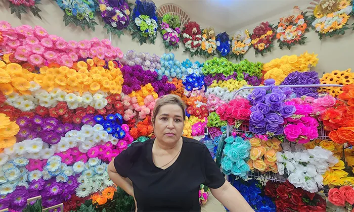 Inician ventas de artículos para coronas de muertos